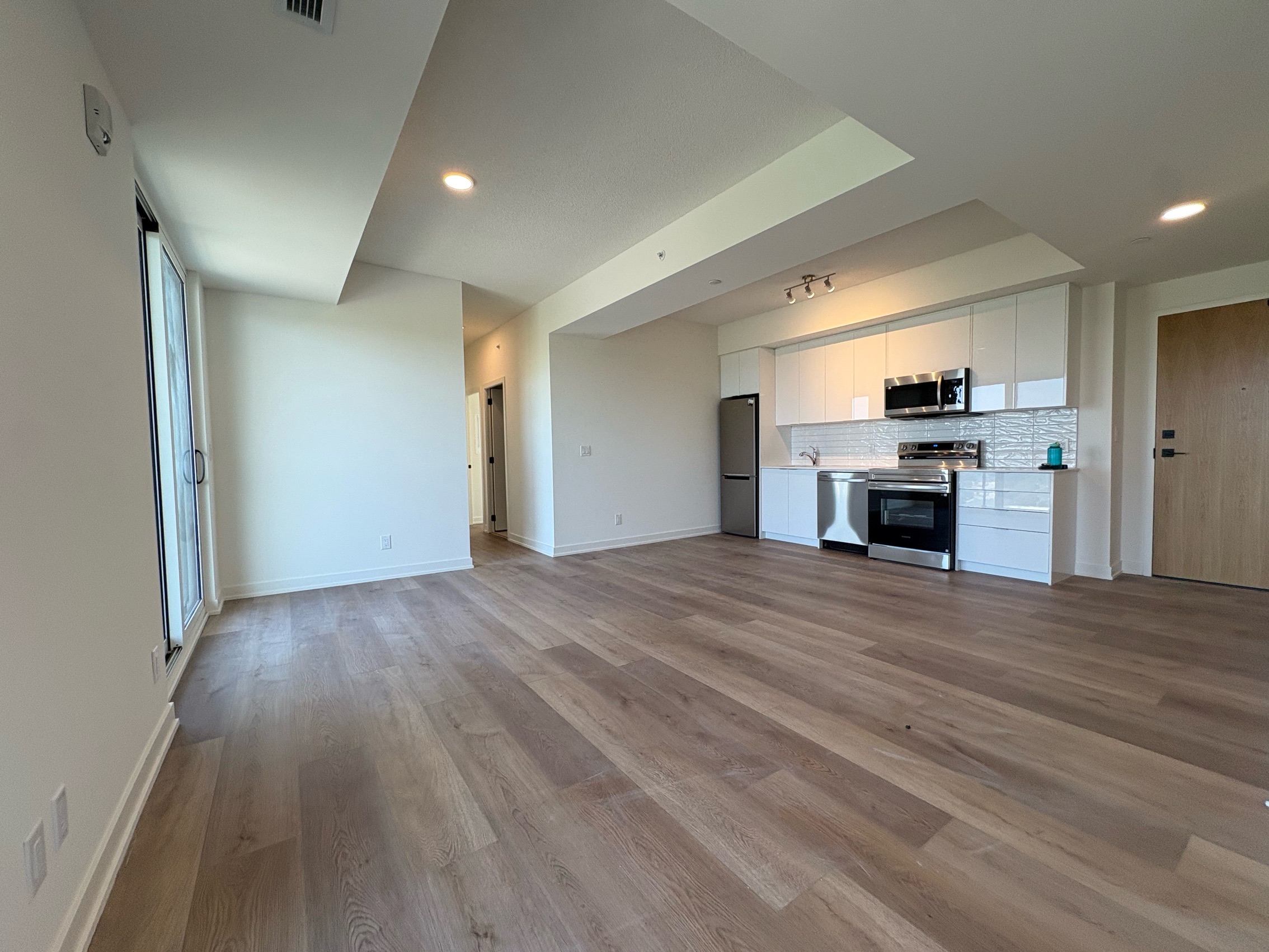 33 Erie Avenue - 709